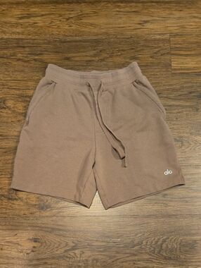 ALO Yoga Men’s Taupe Chill Shorts